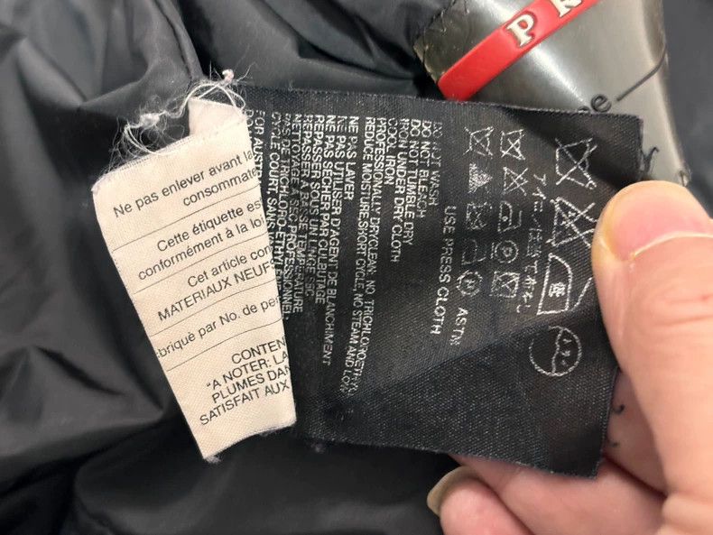 Prada Prada Down Jacket with Some Flaws Size US L / EU 52-54 / 3 - 5 Thumbnail