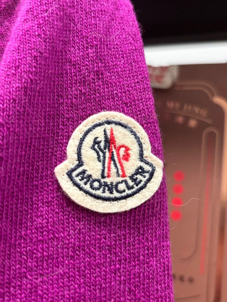 Moncler Moncler V-Neck Sweater in Vibrant Purple Size US L / EU 52-54 / 3 - 5 Thumbnail