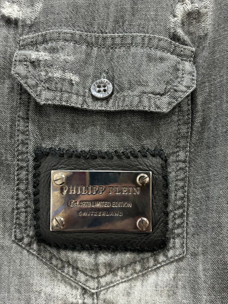Philipp Plein Philipp Plein Denim Shirt with Missing Button Size US M / EU 48-50 / 2 - 3 Thumbnail