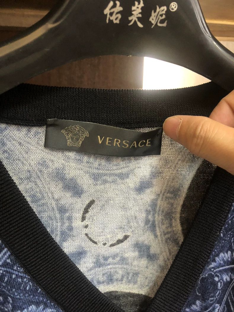 Versace Versace Silk Wool V-Neck Sweater 102 Size US L / EU 52-54 / 3 - 4 Thumbnail