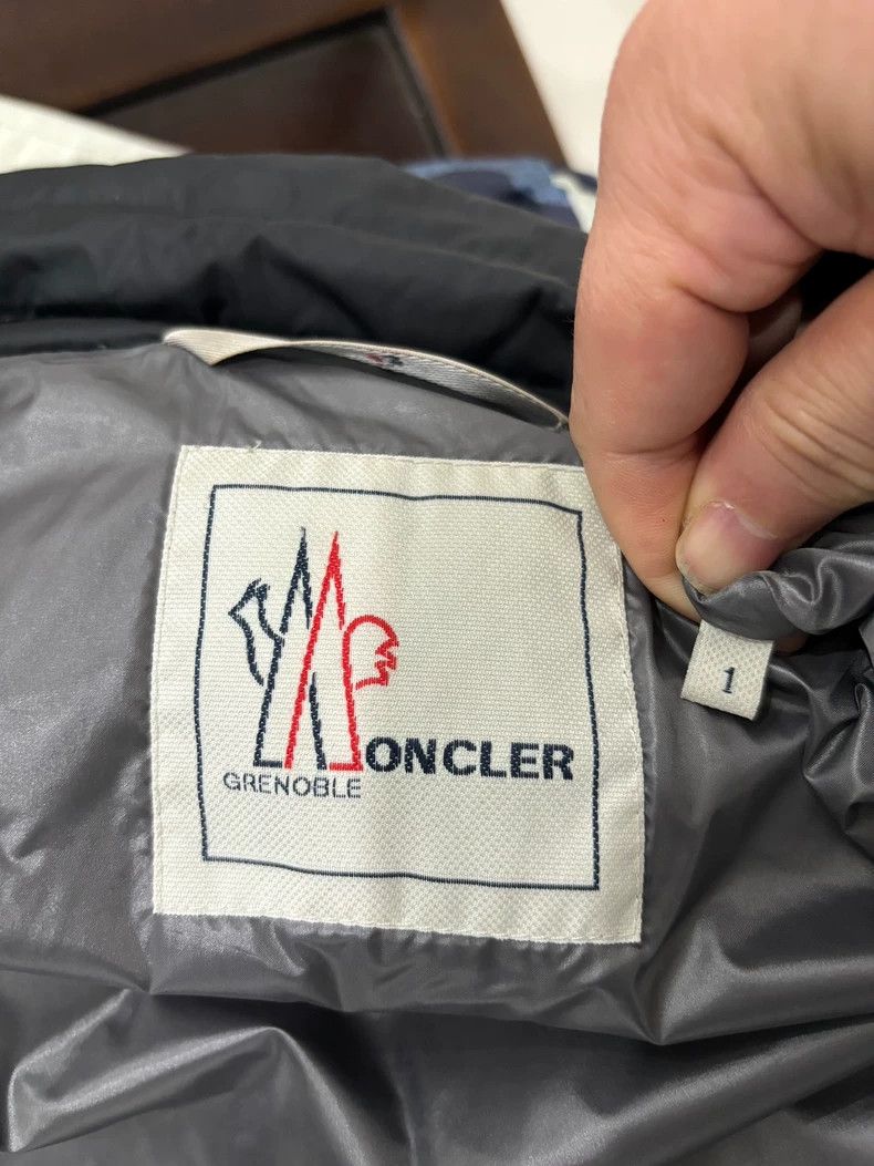 Moncler Moncler Down Jacket with Minor Wear Size US L / EU 52-54 / 3 - 4 Thumbnail