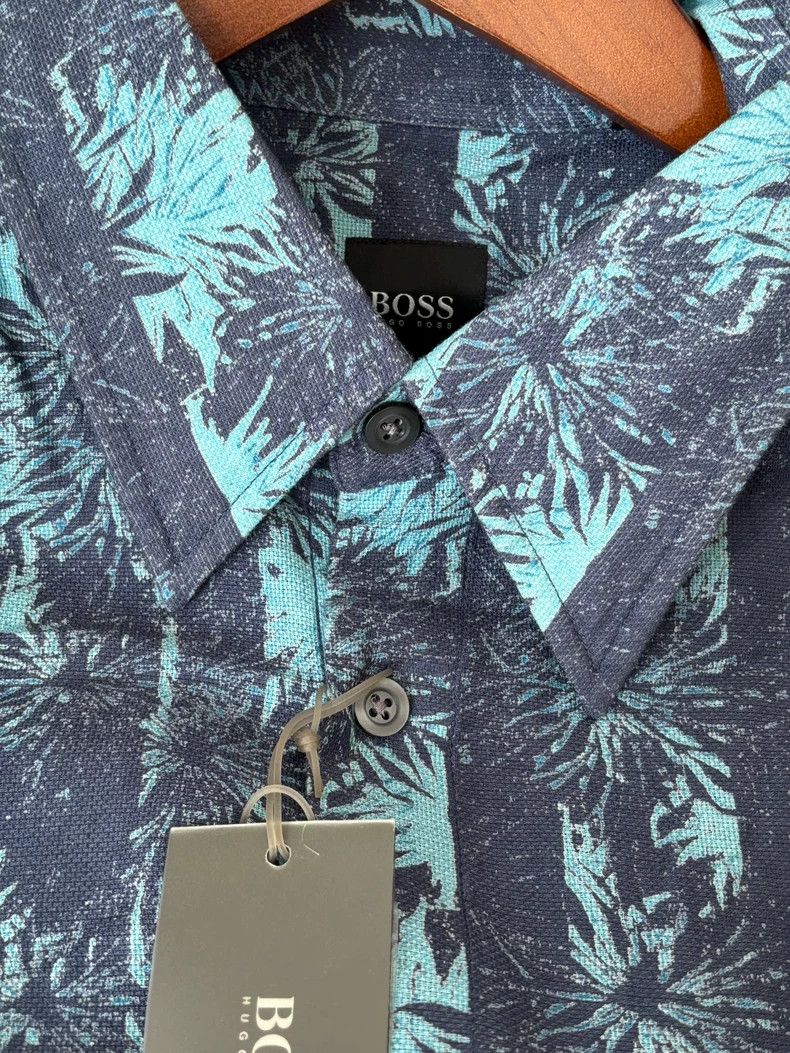 Emporio Armani BOSS Short Sleeve T-Shirt with Tropical Design Size US M / EU 48-50 / 2 - 3 Thumbnail
