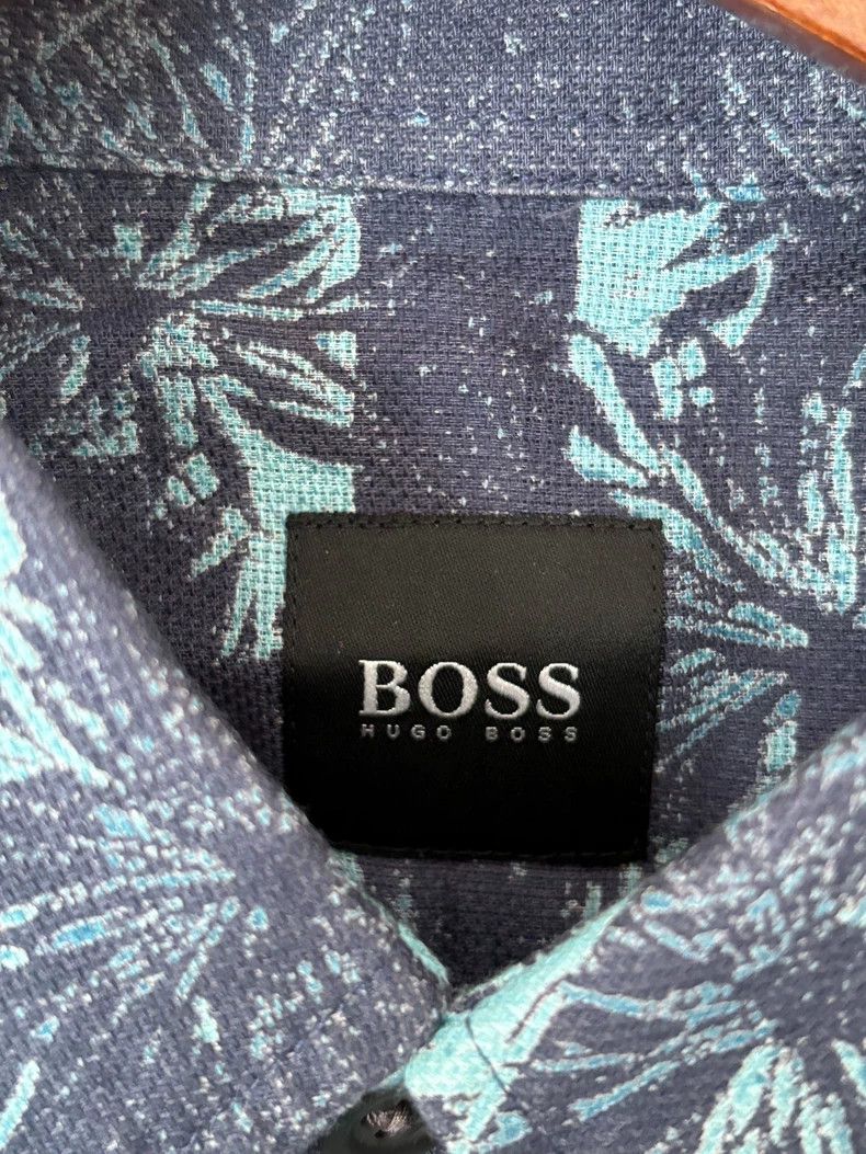 Emporio Armani BOSS Short Sleeve T-Shirt with Tropical Design Size US M / EU 48-50 / 2 - 4 Thumbnail