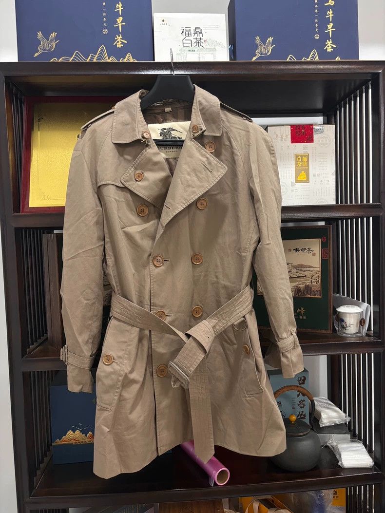 Burberry Burberry trench coat with detachable fur collar Size US XL / EU 56 / 4 - 2 Thumbnail