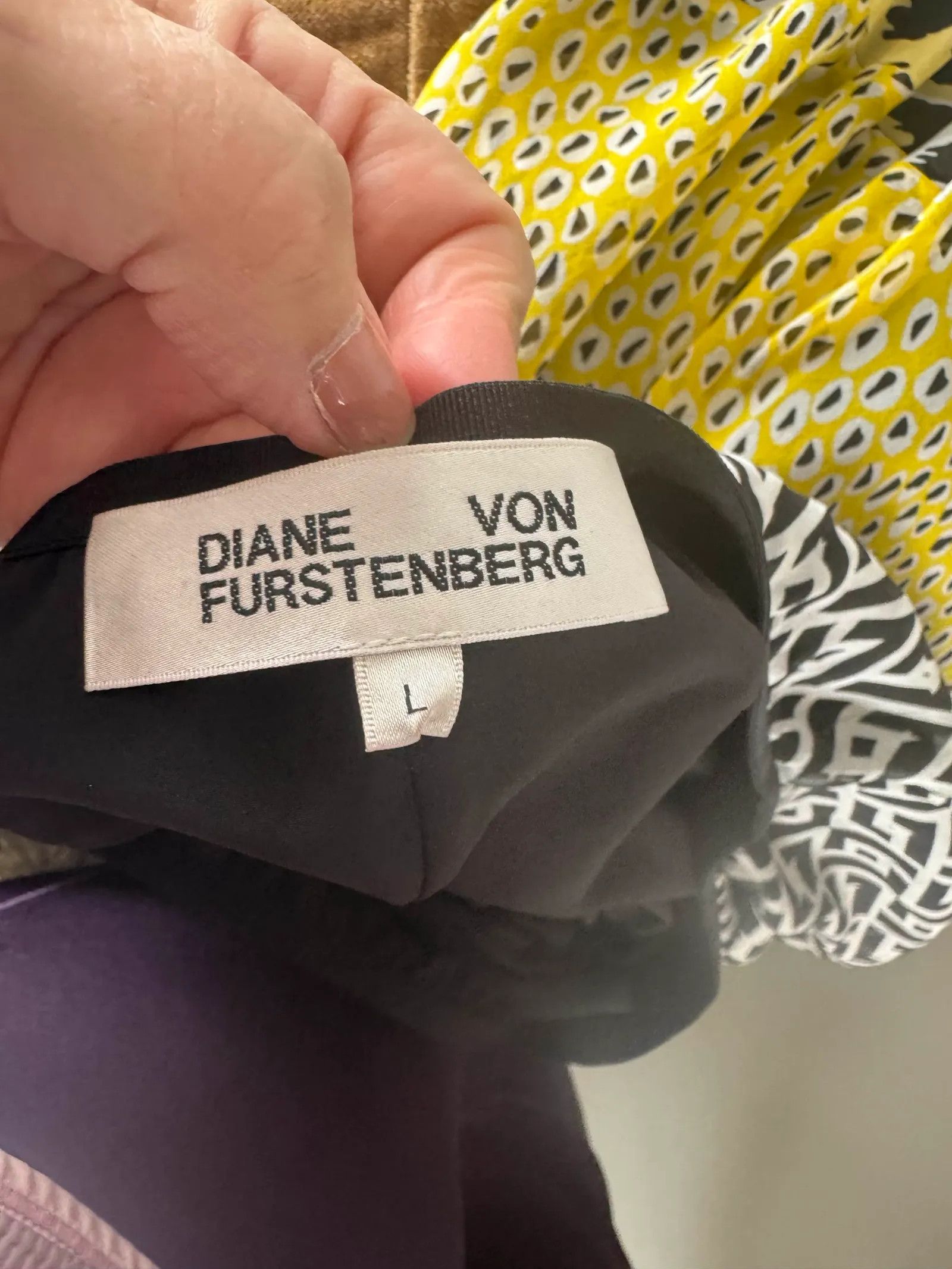 Diane von Furstenberg Diane von Furstenberg Skirt Size 30" / US 8 / IT 44 - 2 Thumbnail