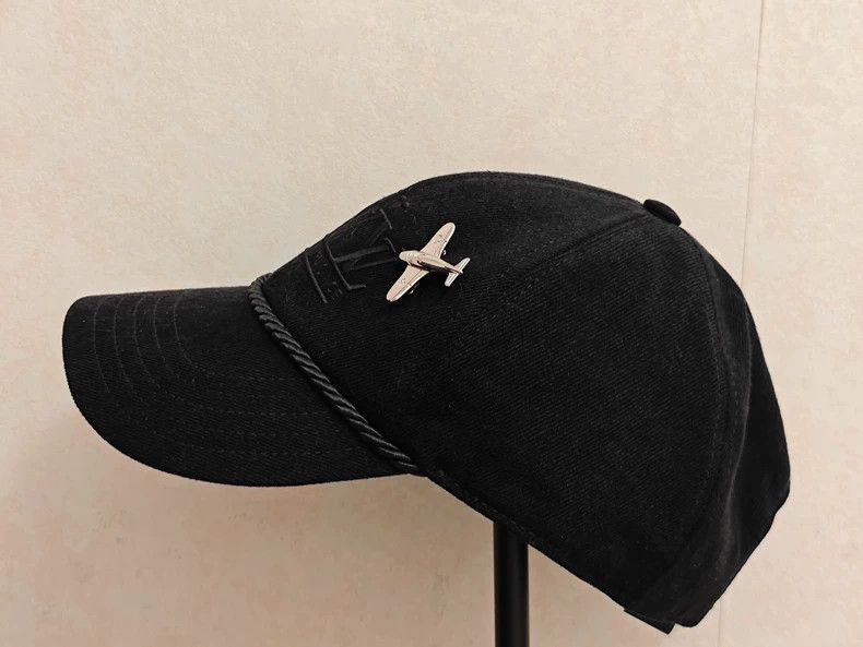Louis Vuitton Louis Vuitton Embroidered Plane Logo Baseball Cap Size ONE SIZE - 2 Thumbnail