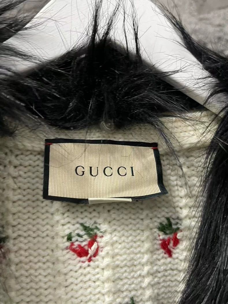 Gucci Gucci Wool Cardigan with Detachable Fur Collar Size US L / EU 52-54 / 3 - 6 Thumbnail