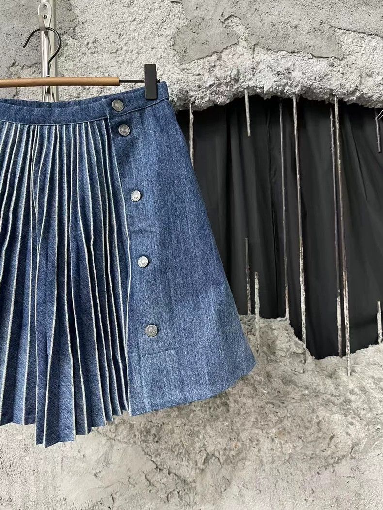 Dior Dior Pleated Denim Skirt with Buttons Size US 40 / EU 56 - 4 Thumbnail