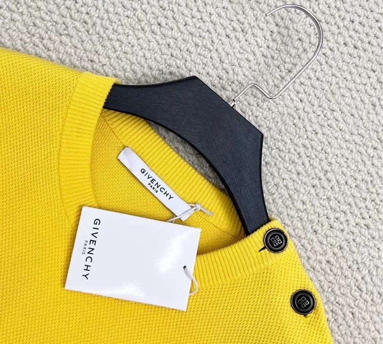 Givenchy Givenchy Yellow Embroidered Logo Sweater Size US M / EU 48-50 / 2 - 2 Thumbnail