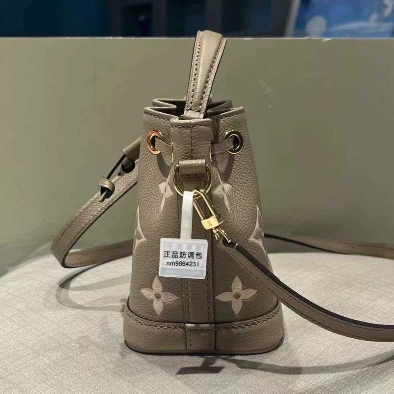 Louis Vuitton Louis Vuitton Elephant Gray Bucket Bag Size ONE SIZE - 3 Thumbnail