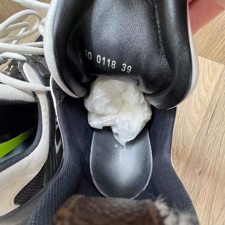 Louis Vuitton LV Louis Vuitton Black White Sneakers Size US 7.5 / EU 40-41 - 5 Thumbnail