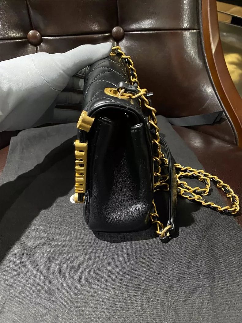 Chanel CHANEL Limited Edition Quilted Chain Bag Size ONE SIZE - 5 Thumbnail
