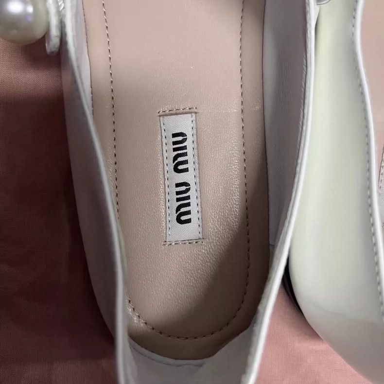 Miu Miu Miu Miu Black and White Leather Casual Shoes Size US 6.5 / EU 39-40 - 4 Thumbnail