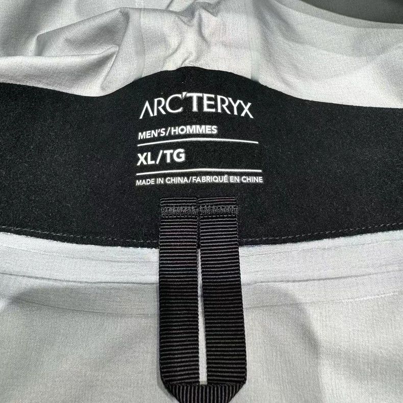 Arc'teryx Arcteryx Alpha SV Shield Jacket in Blue Size US XL / EU 56 / 4 - 4 Thumbnail