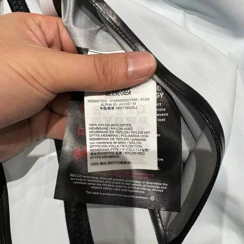 Arc'teryx Arcteryx Alpha SV Shield Jacket in Blue Size US XL / EU 56 / 4 - 5 Thumbnail