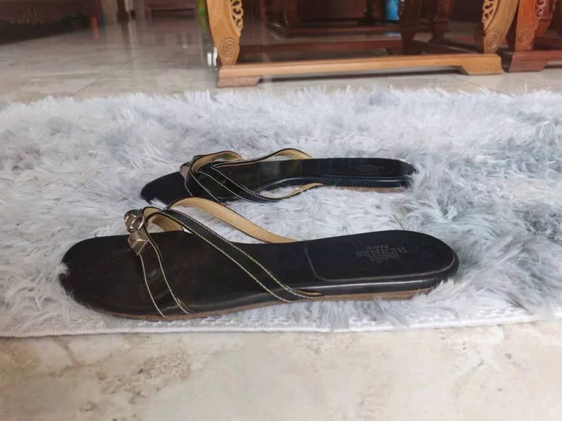 Hermes Hermes Black Sandals for Women Size 36.5 Size US 6.5 / EU 39-40 - 2 Thumbnail