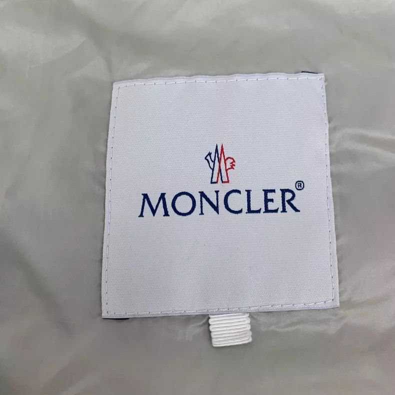 Moncler Moncler Beige Sleeveless Down Vest with Logo Size US XS / EU 42 / 0 - 6 Thumbnail