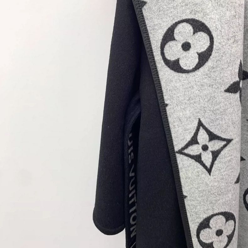 Louis Vuitton Louis Vuitton Black Logo Wool Hooded Coat Size US XXS / EU 40 - 4 Thumbnail
