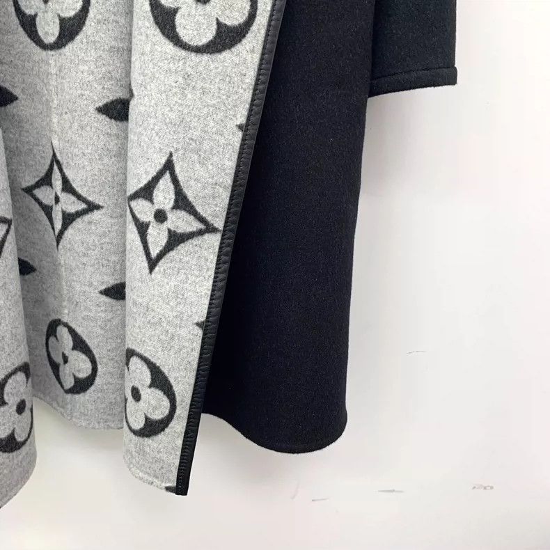 Louis Vuitton Louis Vuitton Black Logo Wool Hooded Coat Size US XXS / EU 40 - 5 Thumbnail