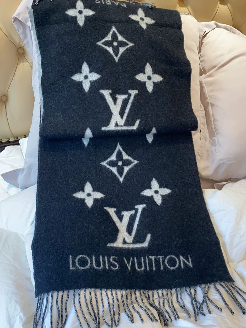 Louis Vuitton Classic Cashmere Scarf with Logo Design Size ONE SIZE - 5 Thumbnail