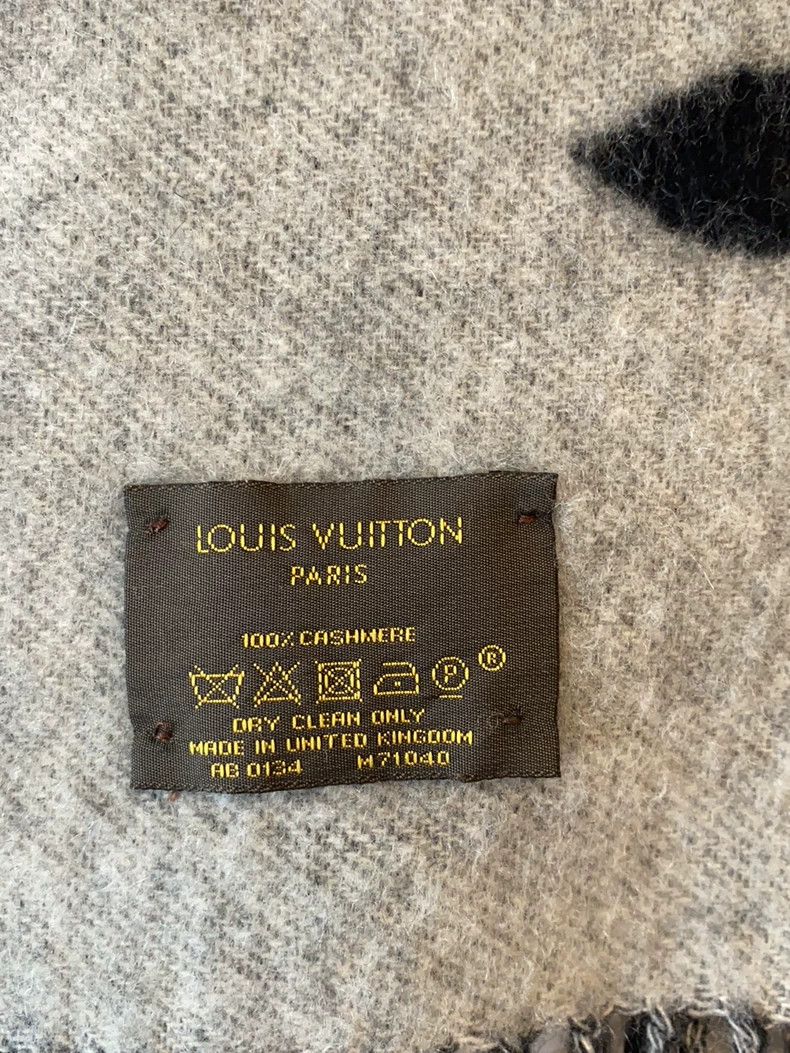 Louis Vuitton Classic Cashmere Scarf with Logo Design Size ONE SIZE - 4 Thumbnail