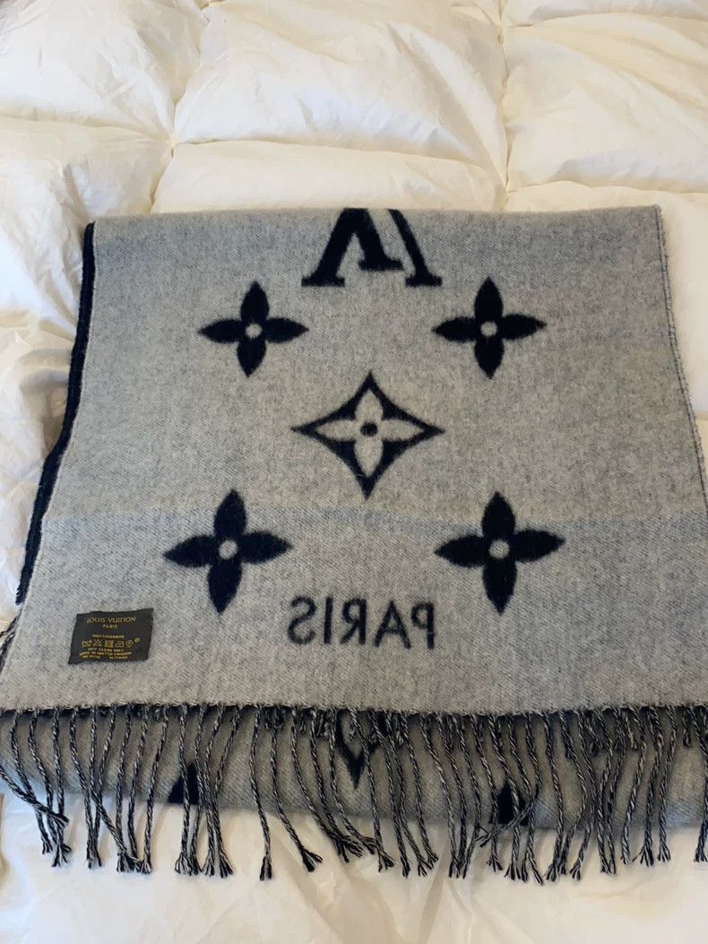 Louis Vuitton Classic Cashmere Scarf with Logo Design Size ONE SIZE - 6 Thumbnail