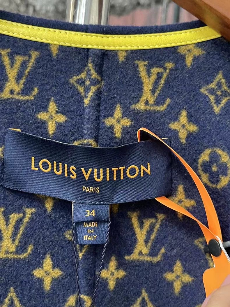 Louis Vuitton Louis Vuitton Navy Blue Wool Overcoat Size US S / EU 44-46 / 1 - 6 Thumbnail