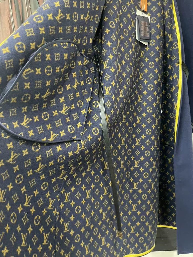Louis Vuitton Louis Vuitton Navy Blue Wool Overcoat Size US S / EU 44-46 / 1 - 5 Thumbnail