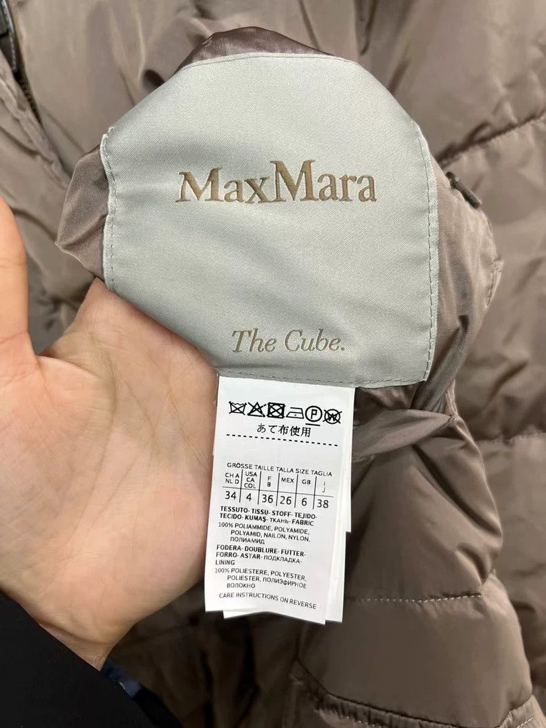 Moncler MaxMara Long Down Jacket with Fur Collar Size US XS / EU 42 / 0 - 3 Thumbnail