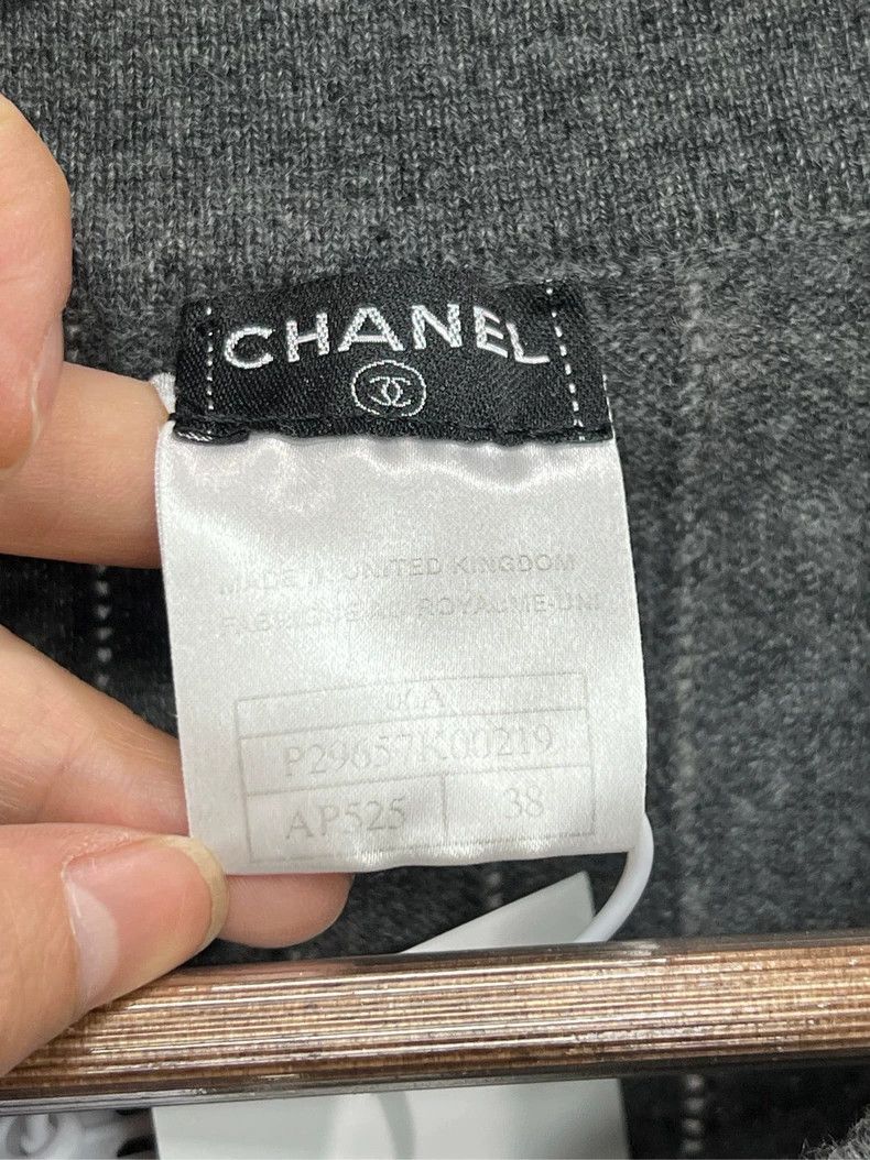 Chanel Chanel Gray Twill Neck Button Sweater Size US M / EU 48-50 / 2 - 4 Thumbnail