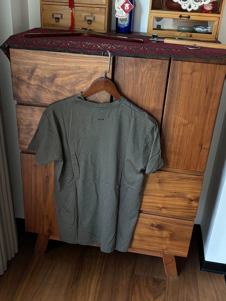 Emporio Armani Boss Short Sleeve T-Shirt with Floral Design Size US M / EU 48-50 / 2 - 2 Thumbnail