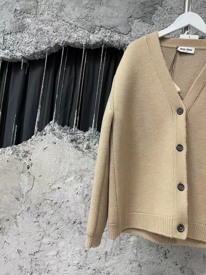 Miu Miu Miu Miu Beige Knit Wool Cardigan Size US S / EU 44-46 / 1 - 3 Thumbnail
