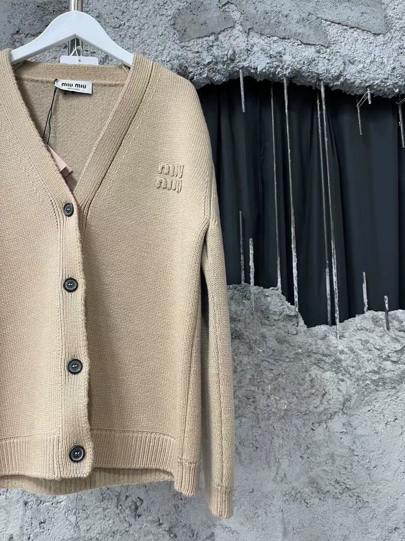 Miu Miu Miu Miu Beige Knit Wool Cardigan Size US S / EU 44-46 / 1 - 4 Thumbnail