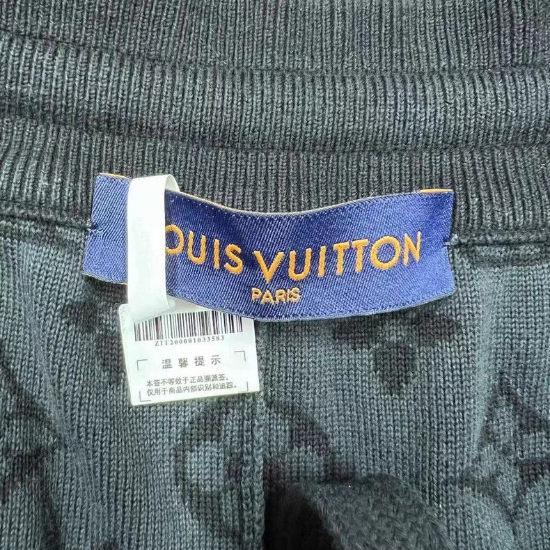 Louis Vuitton LV Louis Vuitton Embroidered Logo Shorts Size US 34 / EU 50 - 2 Thumbnail