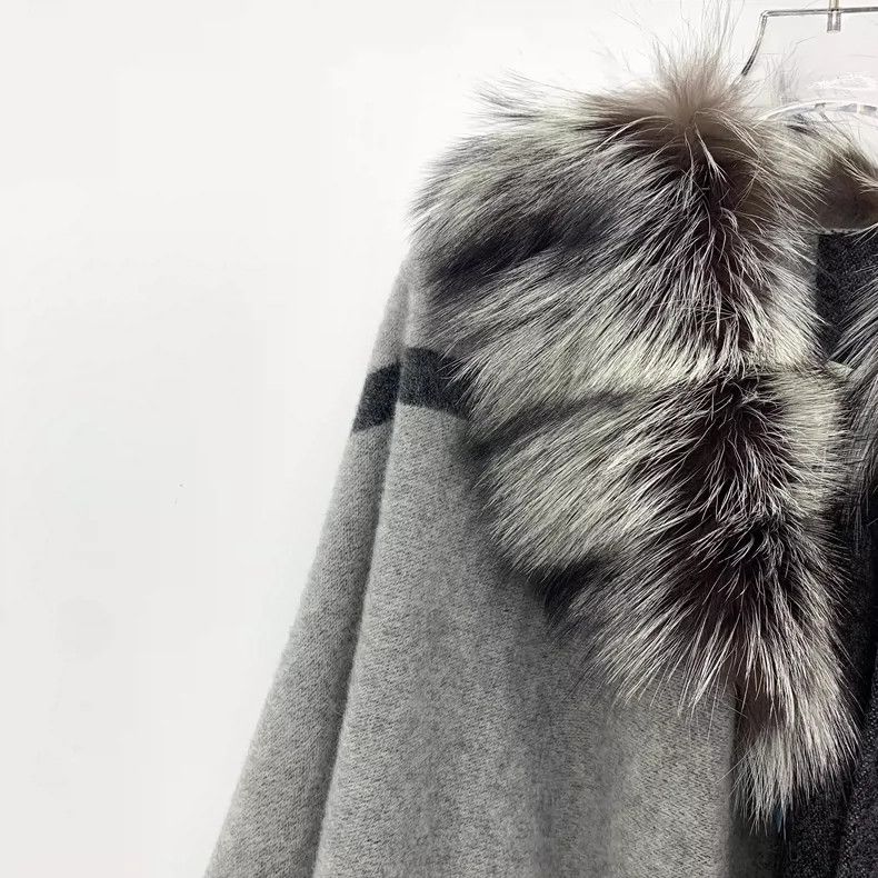 Fendi Fendi Gray Wool Poncho with Fur Collar Size US M / EU 48-50 / 2 - 3 Thumbnail