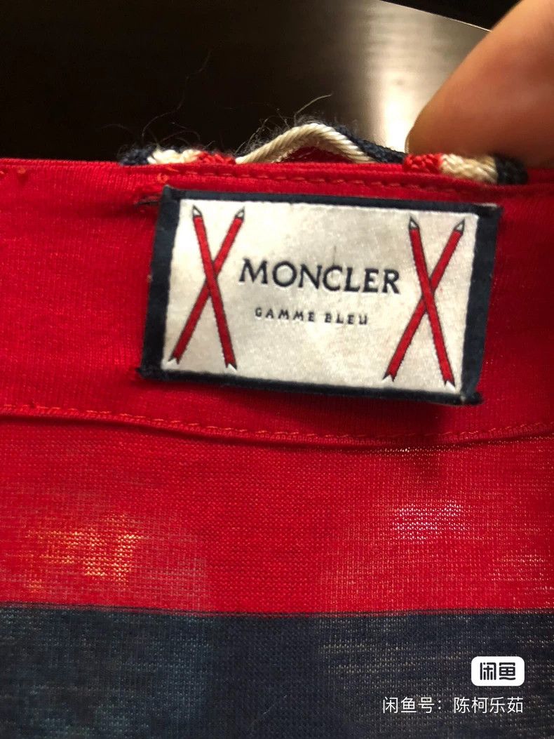 Moncler Moncler Short Sleeve T-Shirt in Red Stripes Size US S / EU 44-46 / 1 - 3 Thumbnail