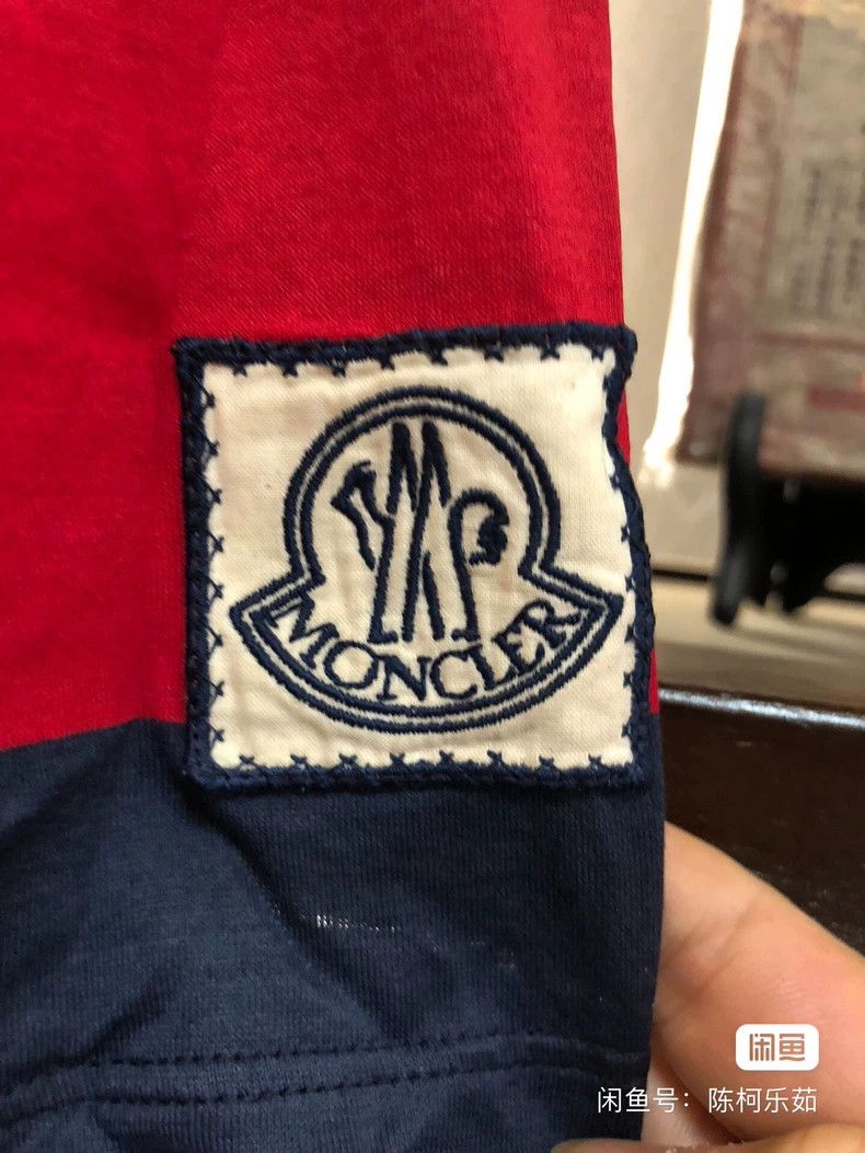 Moncler Moncler Short Sleeve T-Shirt in Red Stripes Size US S / EU 44-46 / 1 - 4 Thumbnail