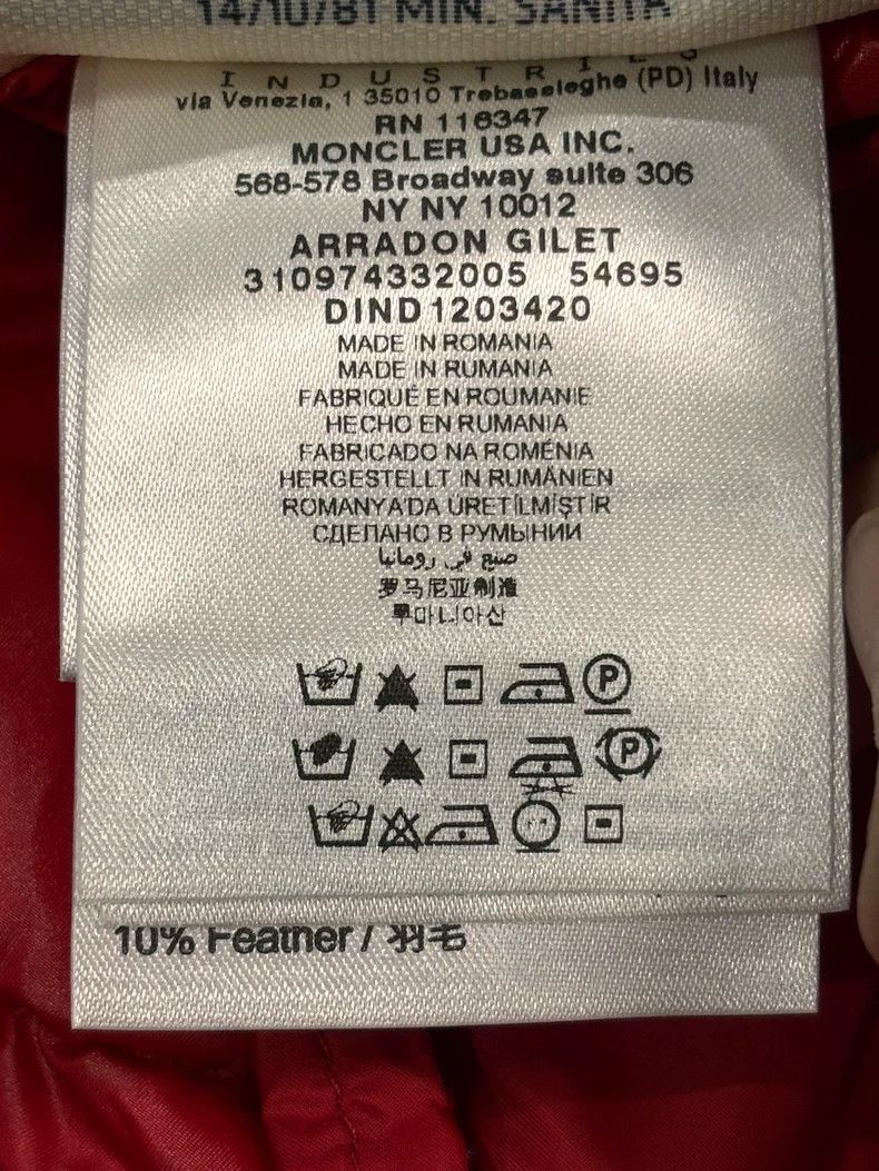 Moncler Moncler Red Down Vest with Minor Defects Size US S / EU 44-46 / 1 - 5 Thumbnail