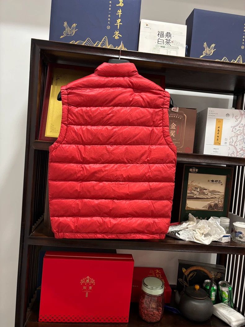Moncler Moncler Red Down Vest with Minor Defects Size US S / EU 44-46 / 1 - 2 Thumbnail