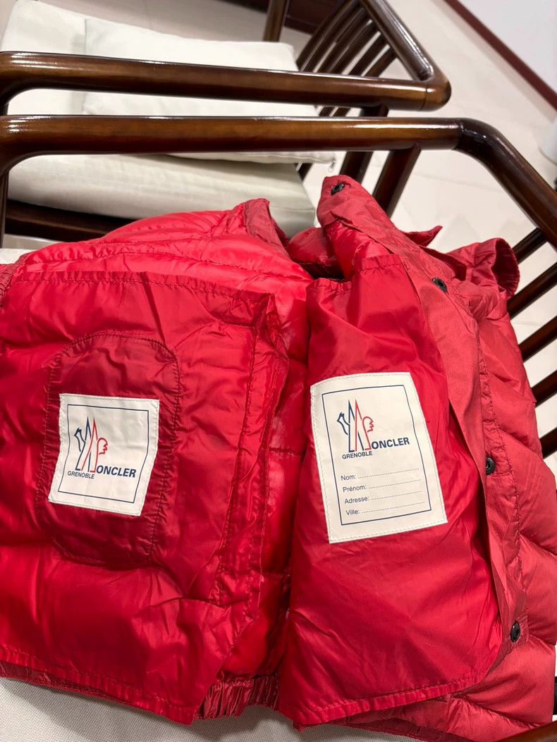 Moncler Moncler Red Down Vest with Minor Defects Size US S / EU 44-46 / 1 - 3 Thumbnail