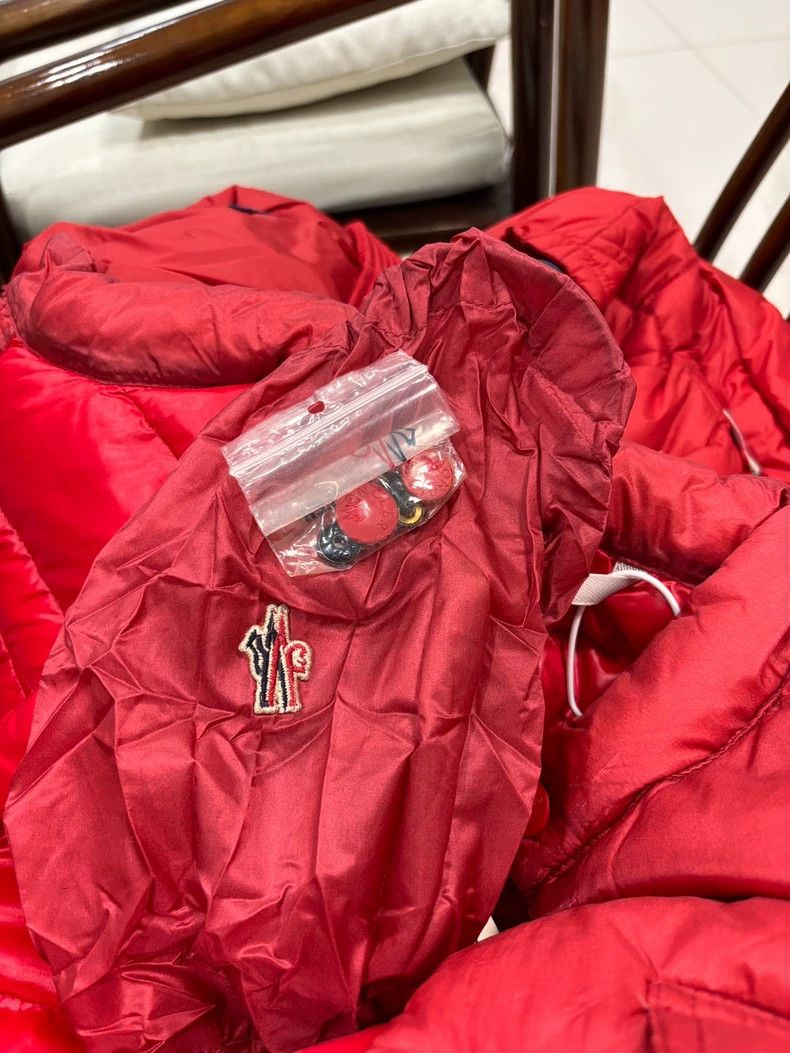 Moncler Moncler Red Down Vest with Minor Defects Size US S / EU 44-46 / 1 - 8 Thumbnail