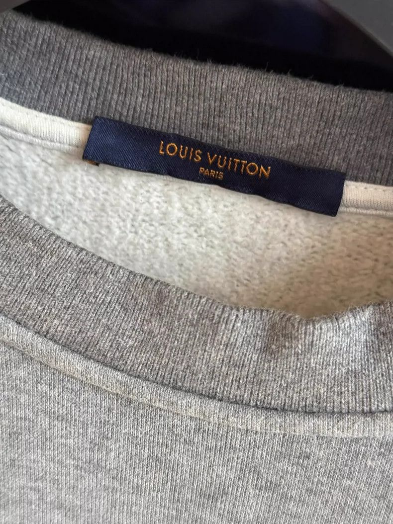 Louis Vuitton Louis Vuitton Logo Sweatshirt Size S Size US S / EU 44-46 / 1 - 4 Thumbnail