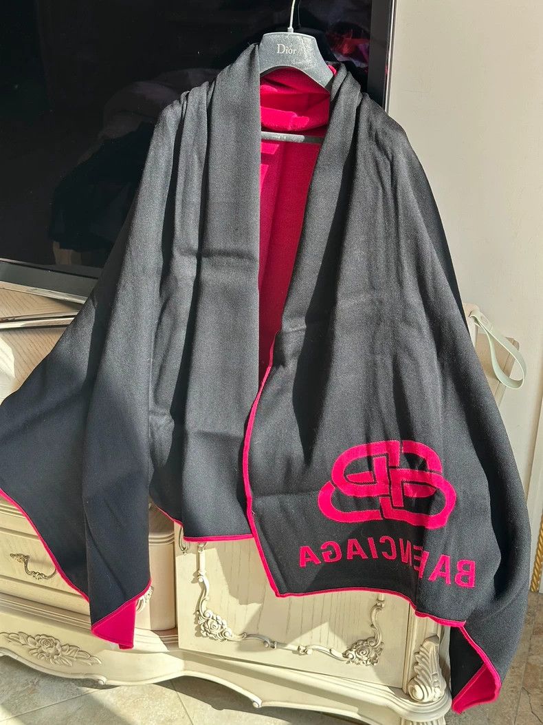 Balenciaga Balenciaga Wool Scarf Shawl for Sale Size ONE SIZE - 2 Thumbnail