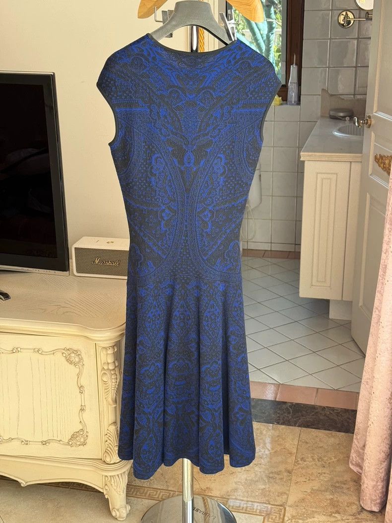 Alexander McQueen Elegant Knitted Dress by Alexander McQueen Size 32" / US 10 / IT 46 - 2 Thumbnail