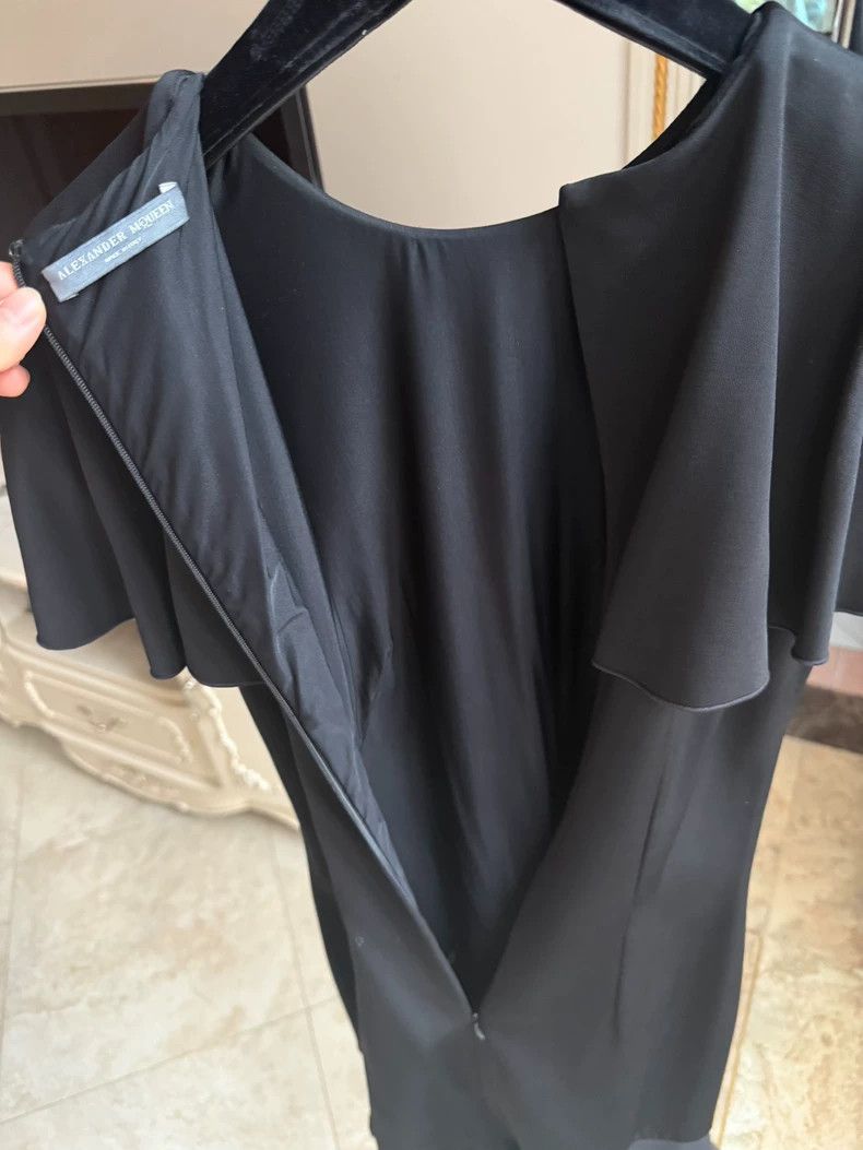 Alexander McQueen Elegant Little Black Dress with Cape Design Size US 38 / EU 54 - 5 Thumbnail