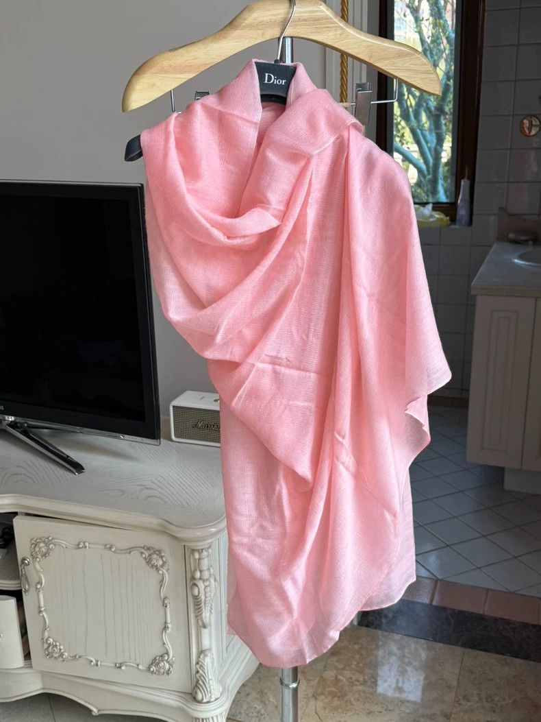 Hermes Hermes Cashmere Scarf in Nearly New Condition Size ONE SIZE - 2 Thumbnail