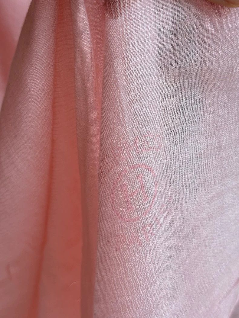 Hermes Hermes Cashmere Scarf in Nearly New Condition Size ONE SIZE - 6 Thumbnail