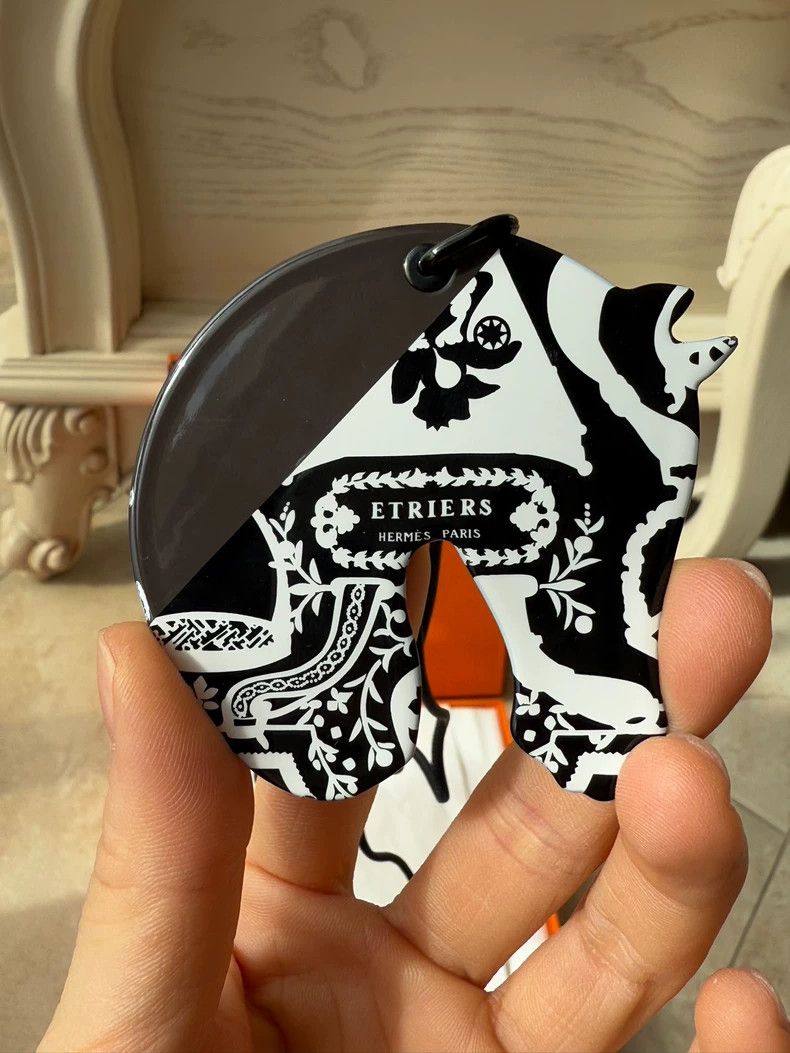 Hermes Hermes Enamel Horsehead Necklace Bag Charm Size ONE SIZE - 5 Thumbnail