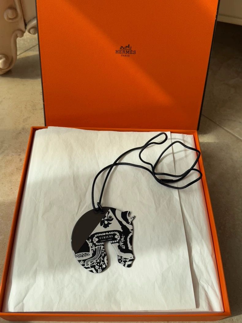Hermes Hermes Enamel Horsehead Necklace Bag Charm Size ONE SIZE - 8 Thumbnail