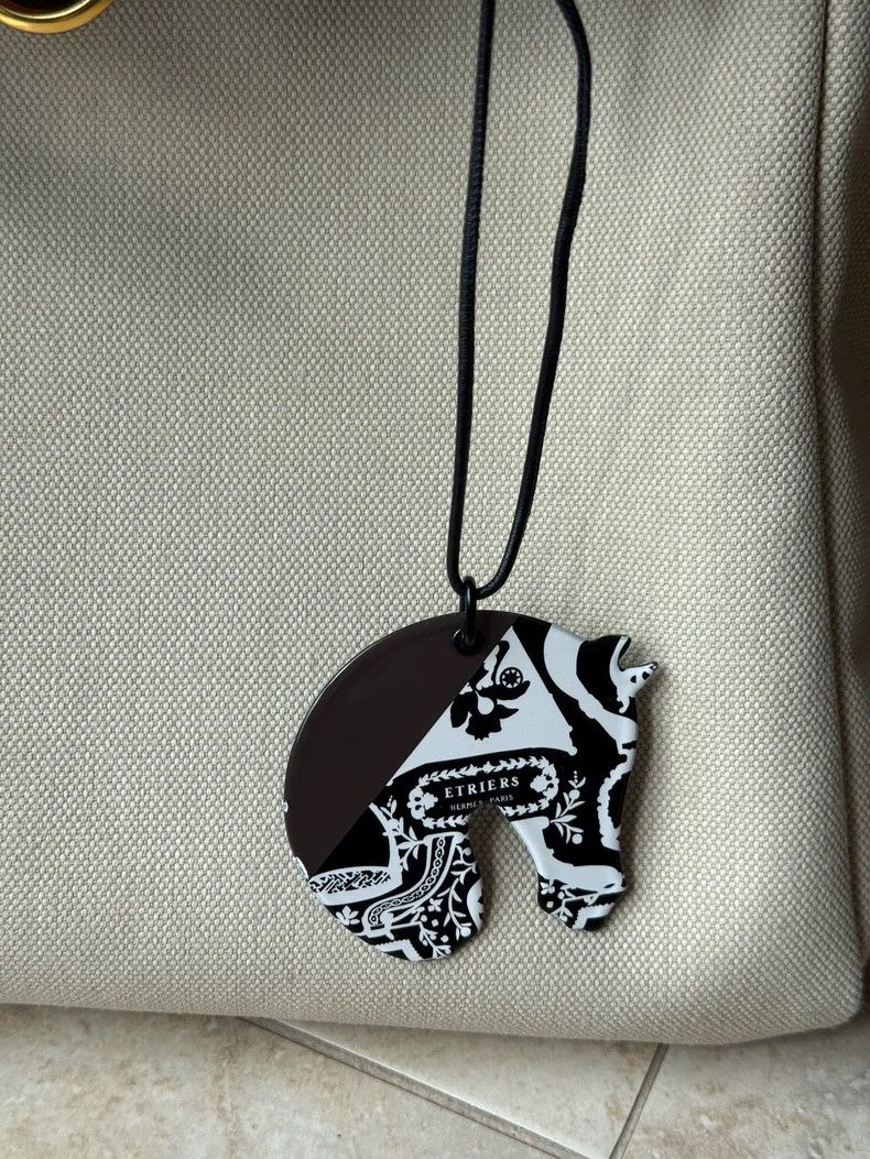 Hermes Hermes Enamel Horsehead Necklace Bag Charm Size ONE SIZE - 9 Thumbnail